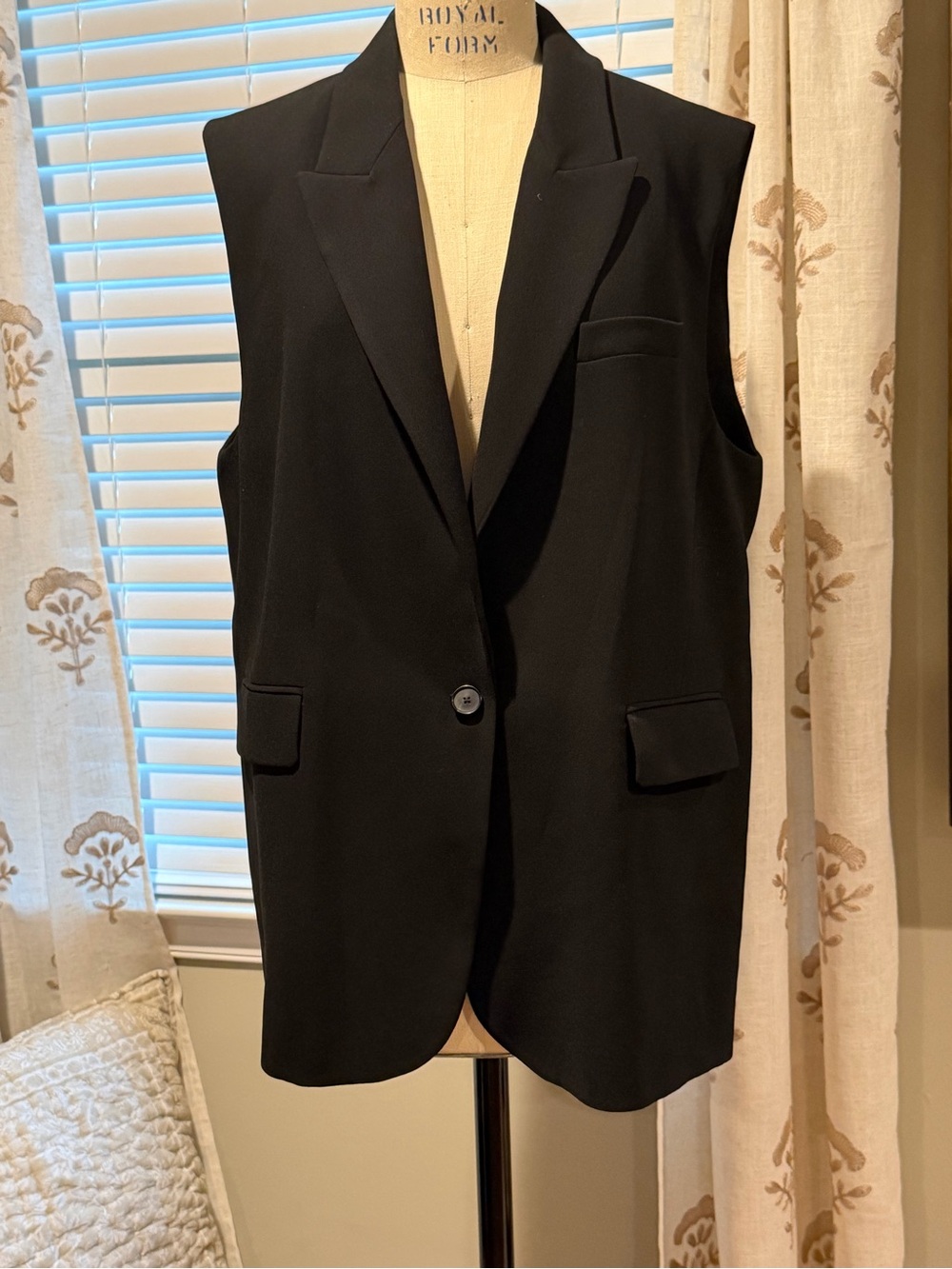 Zara Black Sleeveless Tailored Blazer Vest